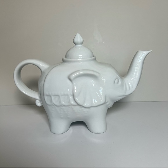 Cordon Bleu White Elephant Ceramic Teapot Microwave Dishwasher Oven Safe EUC - Picture 2 of 8